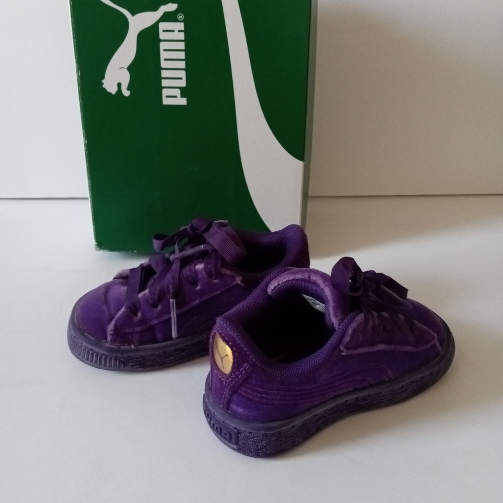 PUMA suede purple 💜 sneakers size 4c